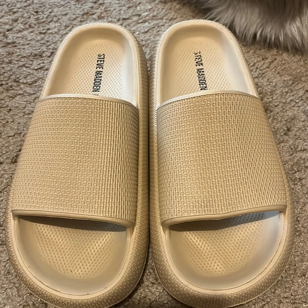 steve madden slides - Picture 1 of 3